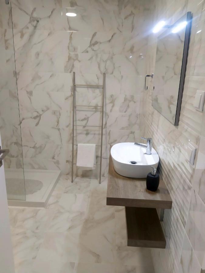 Apartament Hall 92 Quartos Com Wc Em Moradia Com Piscina A-Das-Lebres Loures Zewnętrze zdjęcie