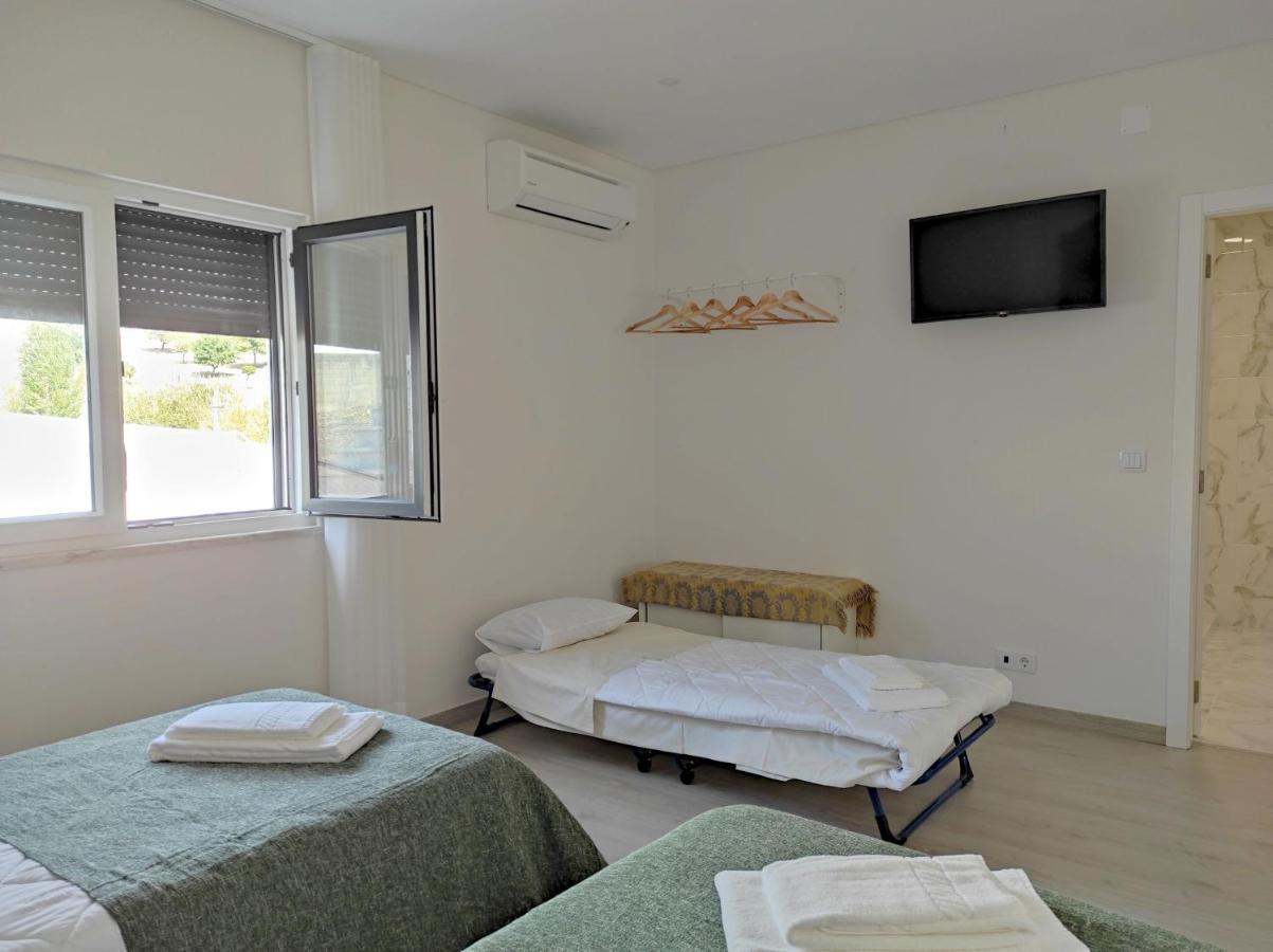 Hall 92 Quartos Com Wc Em Moradia Com Piscina A-Das-Lebres Loures Zewnętrze zdjęcie