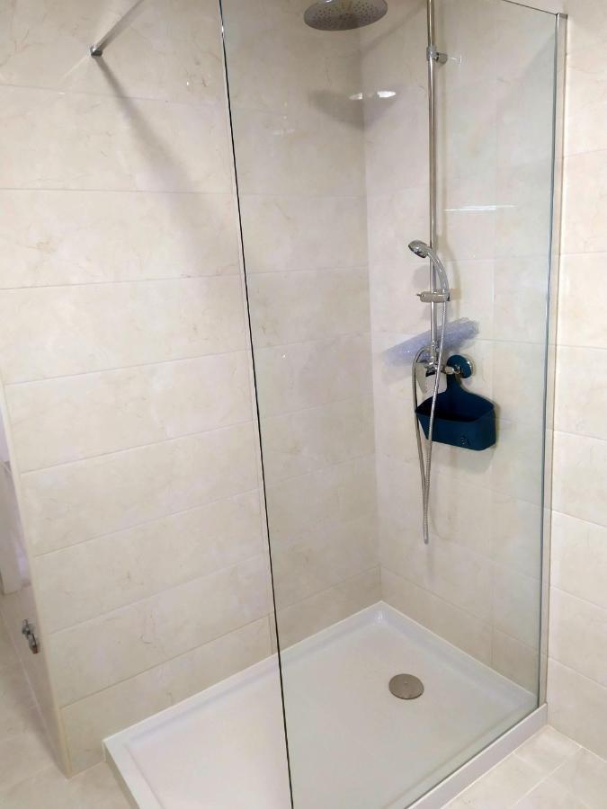Hall 92 Quartos Com Wc Em Moradia Com Piscina A-Das-Lebres Loures Zewnętrze zdjęcie