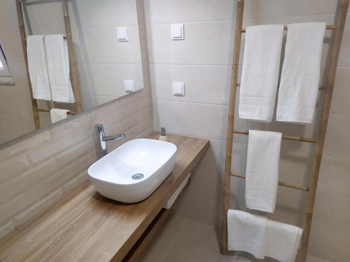 Hall 92 Quartos Com Wc Em Moradia Com Piscina A-Das-Lebres Loures Zewnętrze zdjęcie
