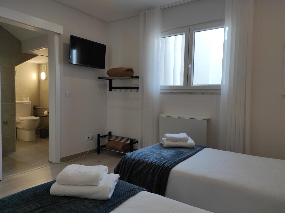 Hall 92 Quartos Com Wc Em Moradia Com Piscina A-Das-Lebres Loures Zewnętrze zdjęcie