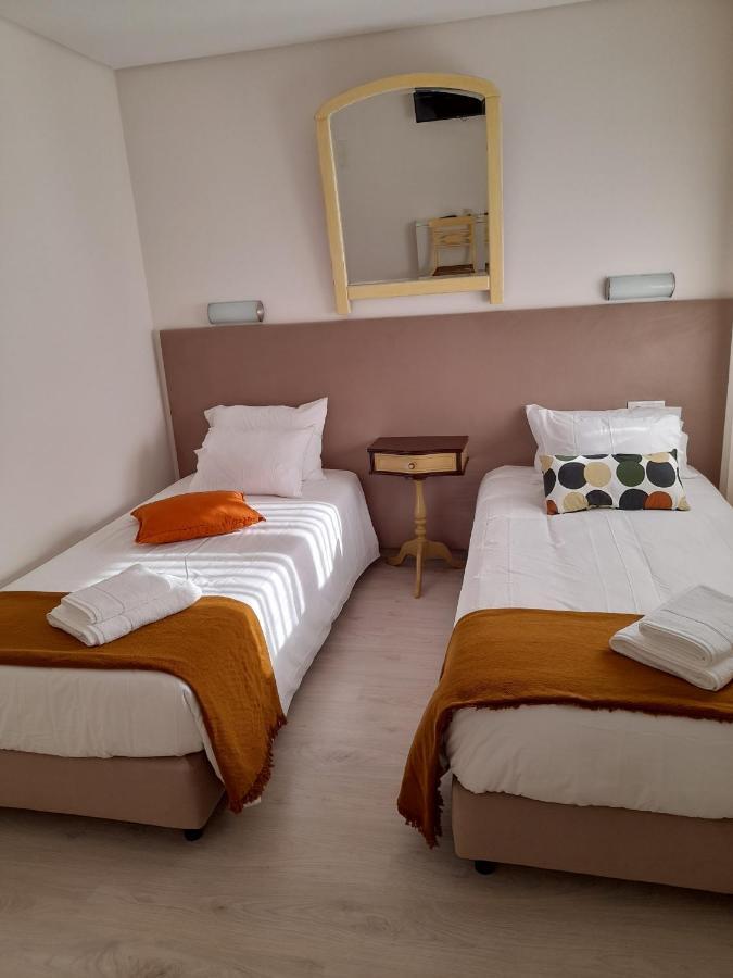 Hall 92 Quartos Com Wc Em Moradia Com Piscina A-Das-Lebres Loures Zewnętrze zdjęcie