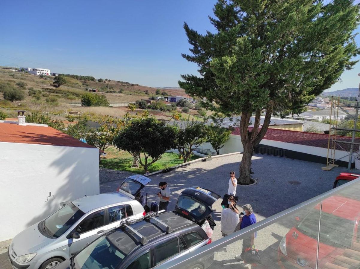 Hall 92 Quartos Com Wc Em Moradia Com Piscina A-Das-Lebres Loures Zewnętrze zdjęcie