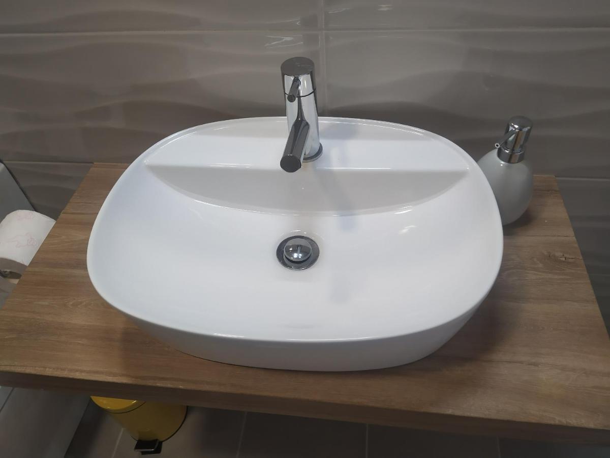 Hall 92 Quartos Com Wc Em Moradia Com Piscina A-Das-Lebres Loures Zewnętrze zdjęcie