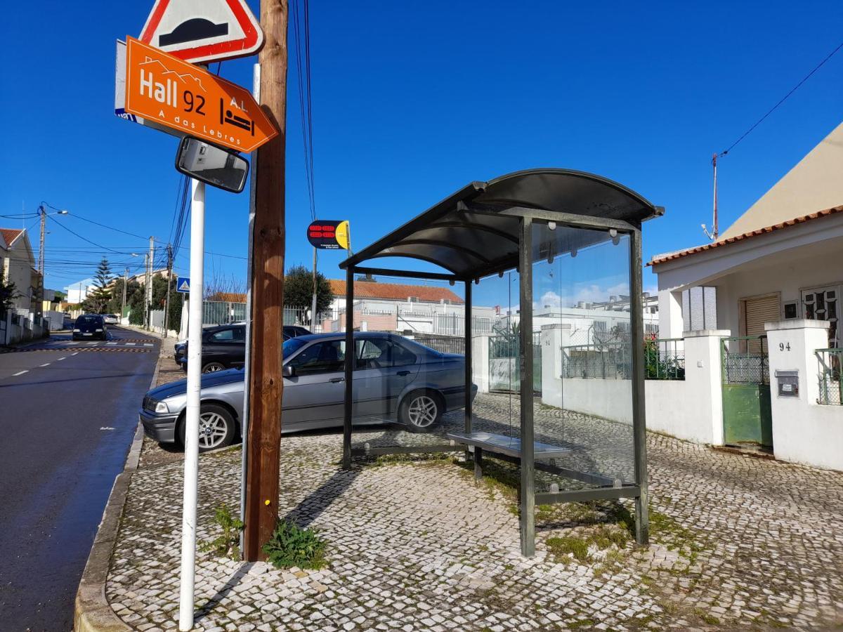 Hall 92 Quartos Com Wc Em Moradia Com Piscina A-Das-Lebres Loures Zewnętrze zdjęcie