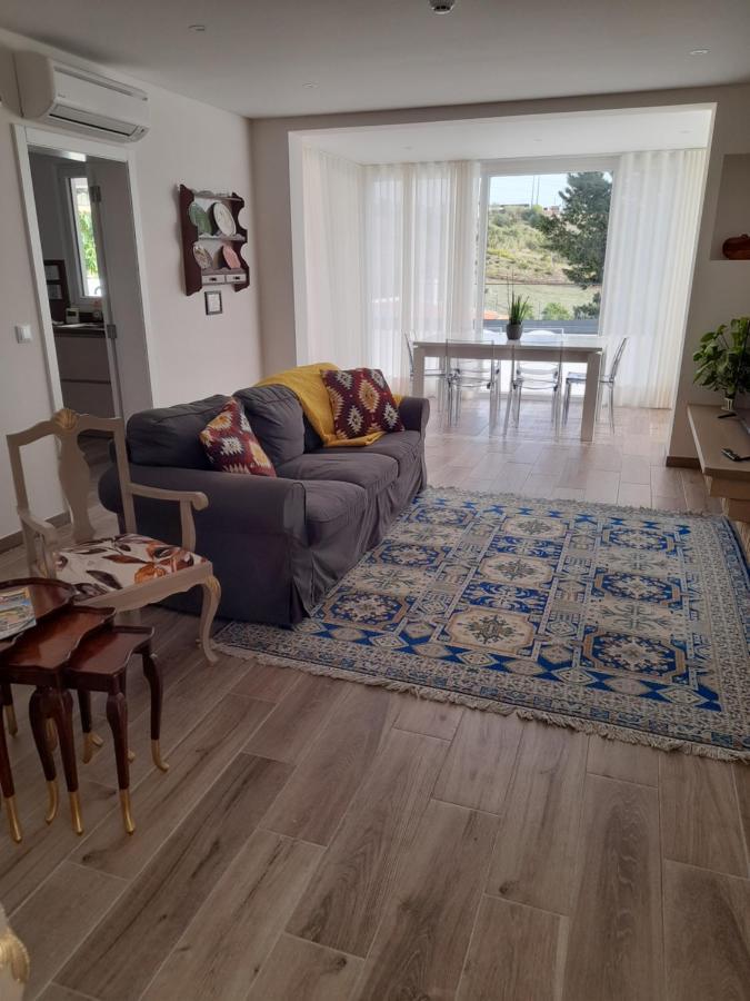 Hall 92 Quartos Com Wc Em Moradia Com Piscina A-Das-Lebres Loures Zewnętrze zdjęcie