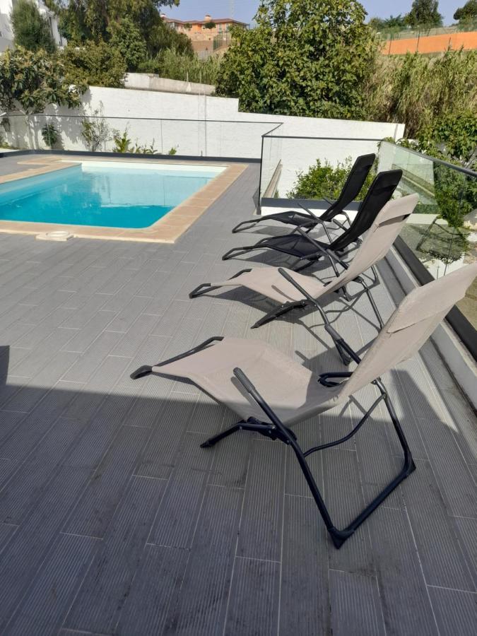 Hall 92 Quartos Com Wc Em Moradia Com Piscina A-Das-Lebres Loures Zewnętrze zdjęcie