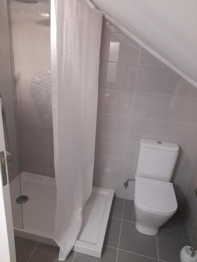 Hall 92 Quartos Com Wc Em Moradia Com Piscina A-Das-Lebres Loures Zewnętrze zdjęcie