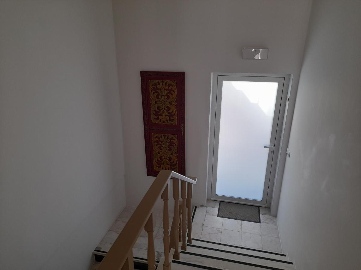 Hall 92 Quartos Com Wc Em Moradia Com Piscina A-Das-Lebres Loures Zewnętrze zdjęcie