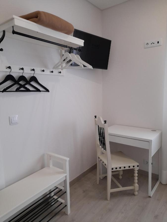Hall 92 Quartos Com Wc Em Moradia Com Piscina A-Das-Lebres Loures Zewnętrze zdjęcie