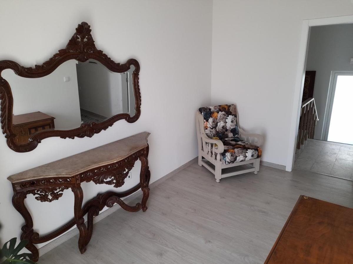 Hall 92 Quartos Com Wc Em Moradia Com Piscina A-Das-Lebres Loures Zewnętrze zdjęcie